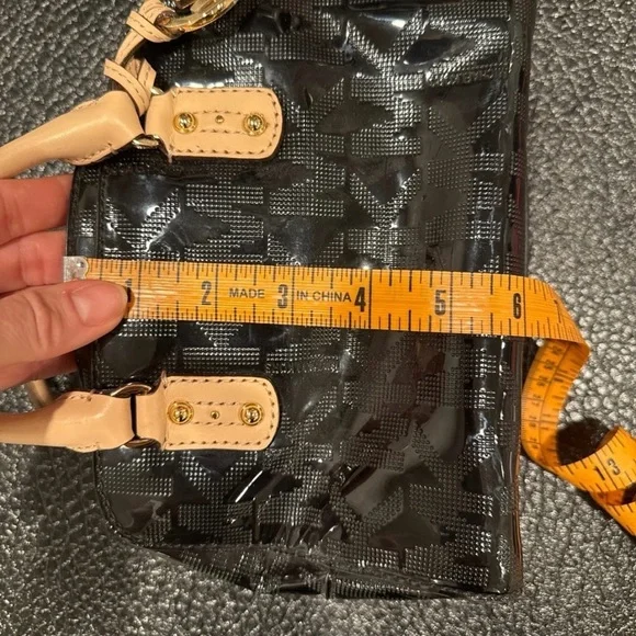 Michael Kors Black and Cream mini Satchel - Picture 7 of 8